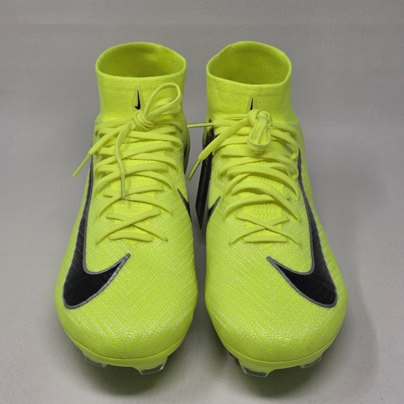 Athletic_Shoes